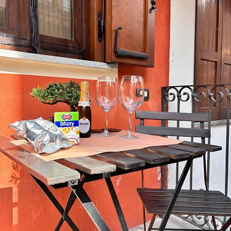 La Vie Est Belle Apartment