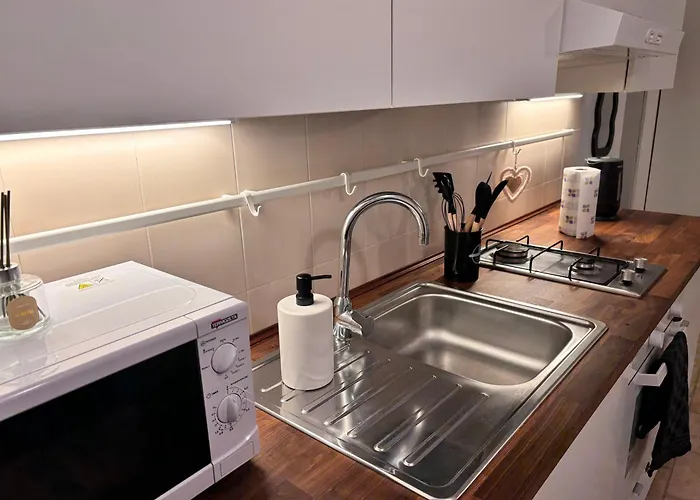 La Vie Est Belle Arona